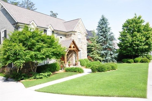 Building Photo - 10470 Stanyan St