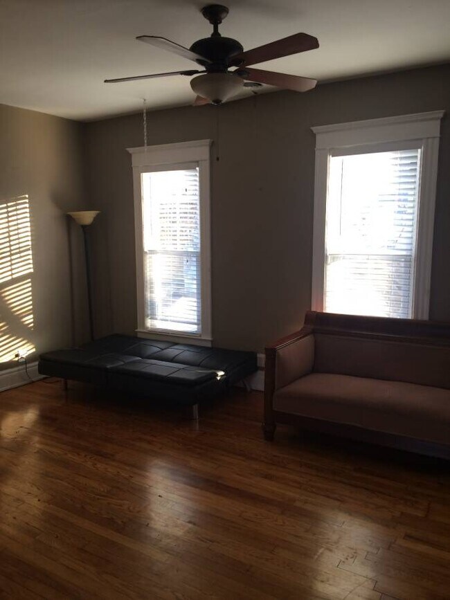 Foto del edificio - 1542 Amherst St