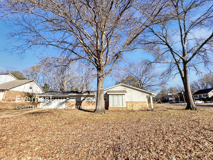 Building Photo - Spacious 4-Bedroom Retreat with Modern Com...