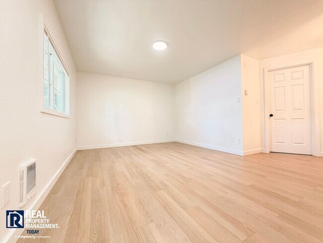 Building Photo - 7619 Douglas St W