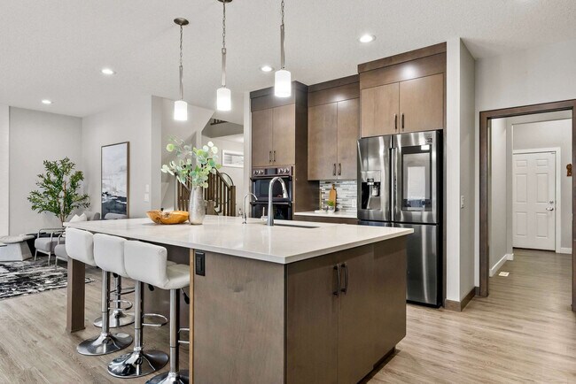 Photo du bâtiment - 562 Silverado Blvd SW