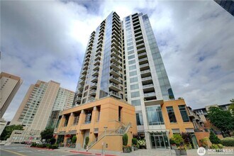 Building Photo - 10650 NE 9th Pl