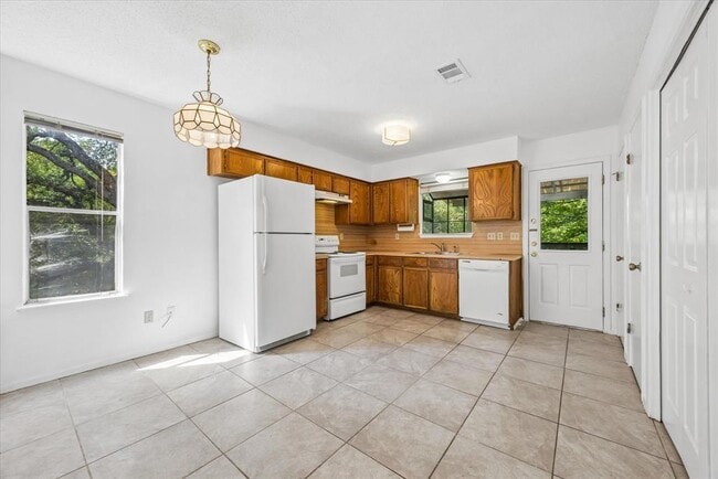 Building Photo - 8202 Mescalero Dr