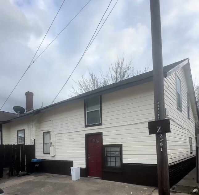 Building Photo - 135 N Maplewood St