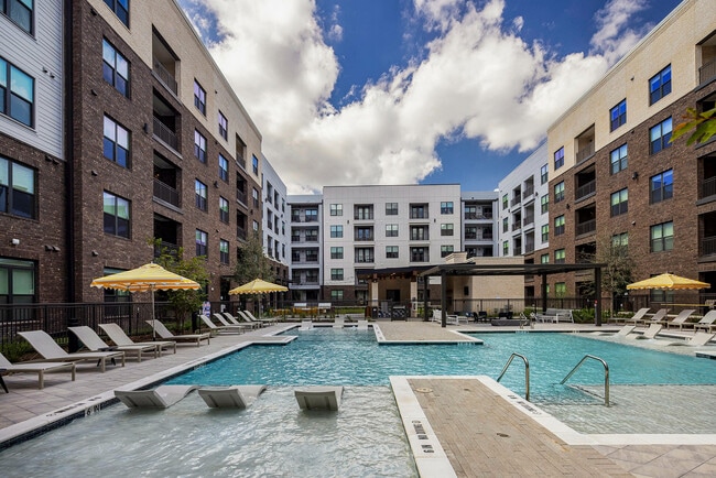 northpark_amenity_pool_113 - AMLI North Park