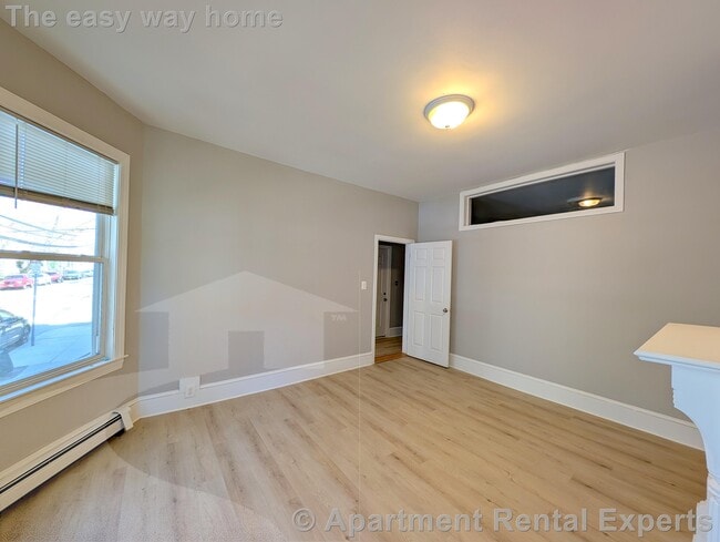 Building Photo - 254 Windsor St