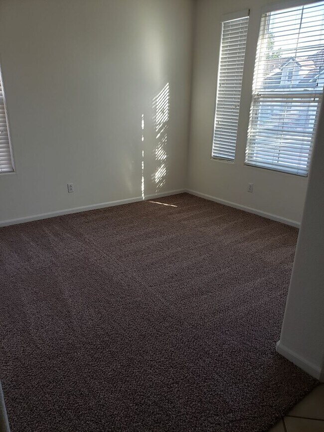 Building Photo - North Natomas One Story 1735 sq. ft. 4 bed...