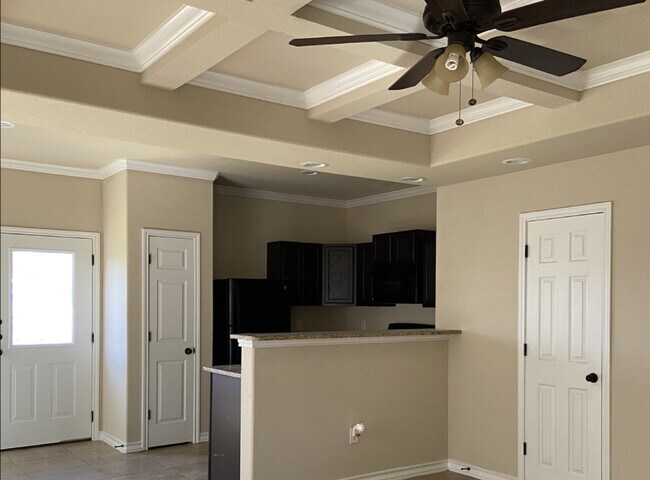 Building Photo - "Spacious 3-Bed Condo with Granite Countertops & 2.5 Baths in Prime San Antonio Location!"