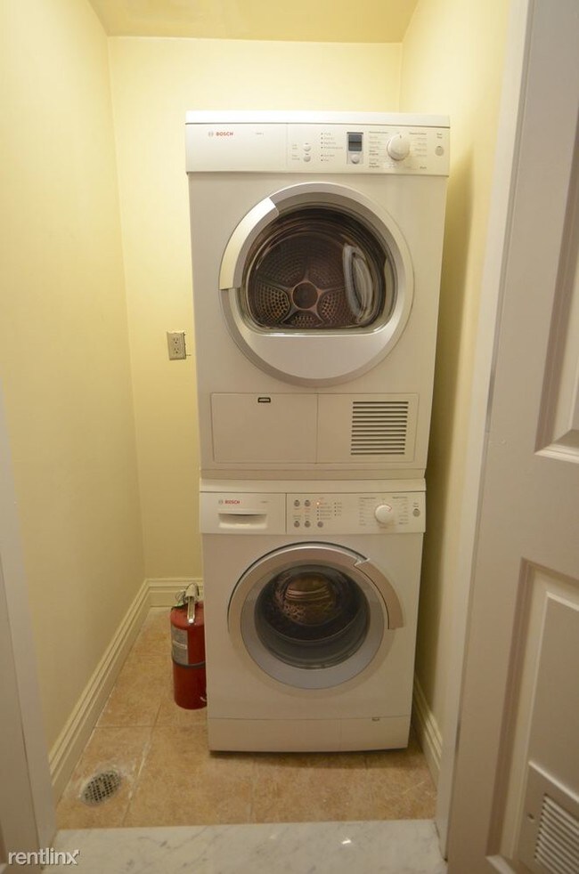 Foto del edificio - 2 br, 2 bath Apartment - 212 Bennett Ave