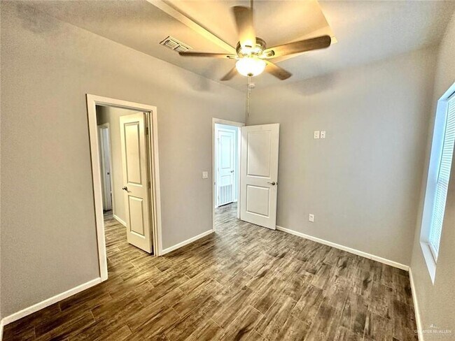 Building Photo - 3911 Valeria St