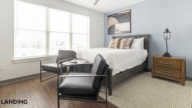 Building Photo - 302 13th St S