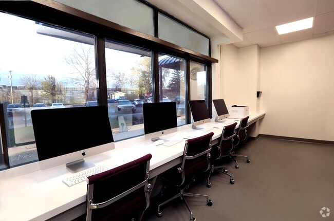Business Center - Marina Vista
