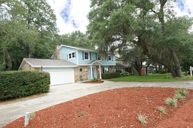 Building Photo - 223 S Bayshore Dr