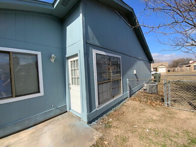 Foto del edificio - 2604 Woodlands Dr