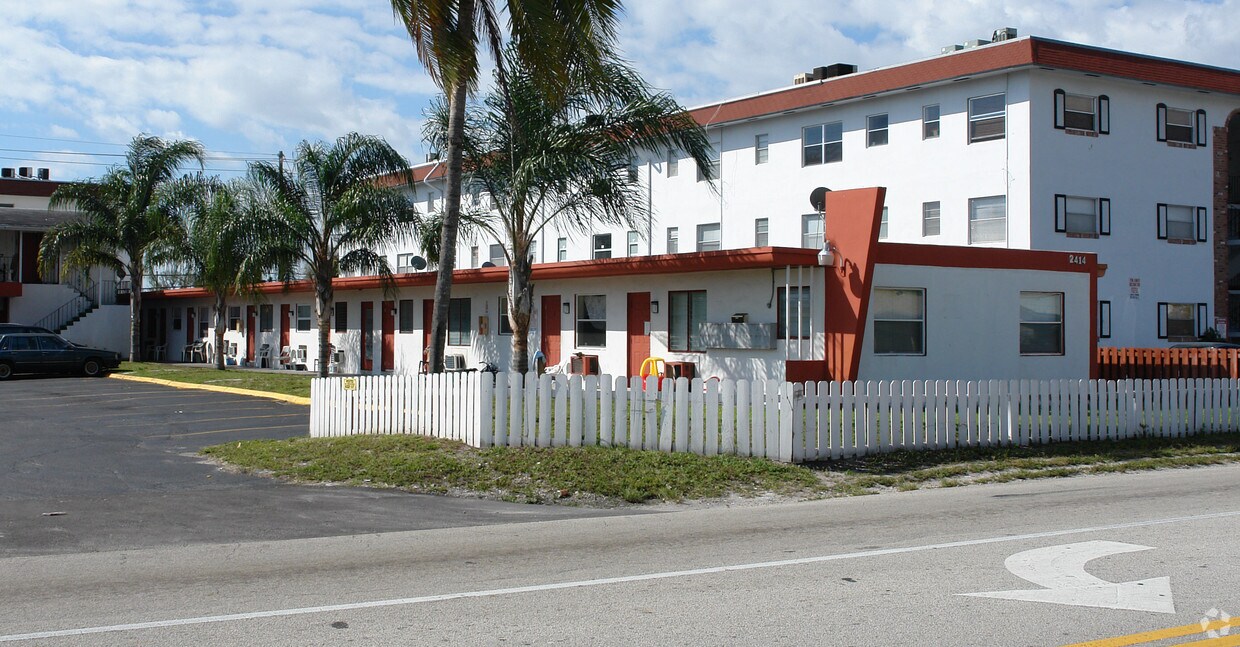 Primary Photo - 2414 Johnson St