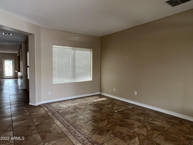 Building Photo - 9447 W Palm Ln