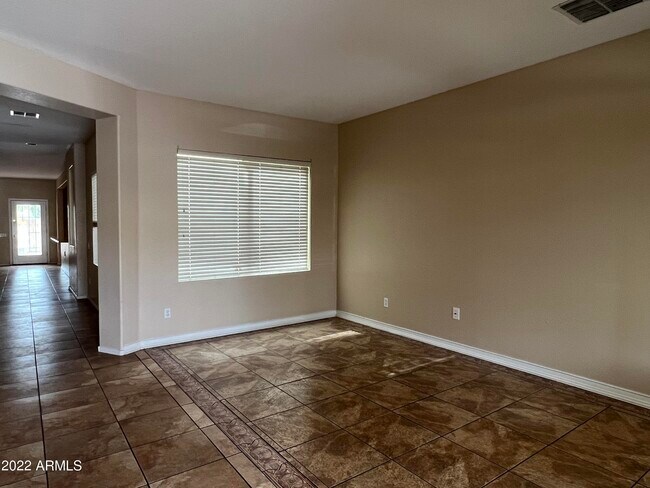 Foto del edificio - 9447 W Palm Ln
