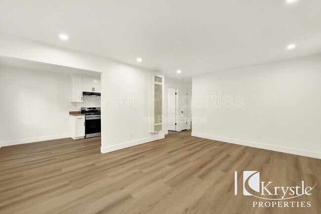 Foto del edificio - 451 E L St
