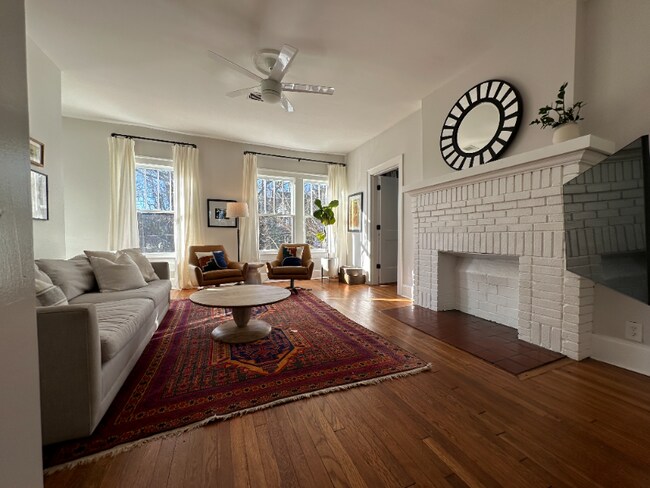 Building Photo - 1054 Rosedale Dr NE