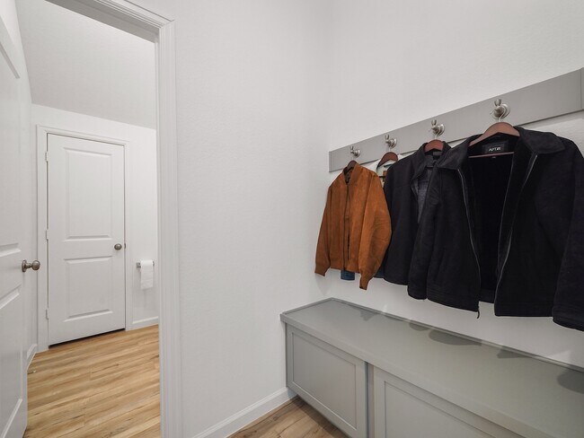 Foto del edificio - 674 Royal Arch Dr