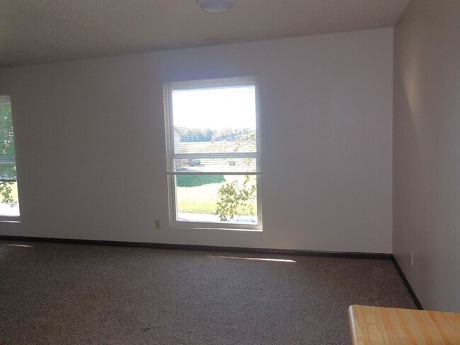 Building Photo - 46 Bellevue Dr