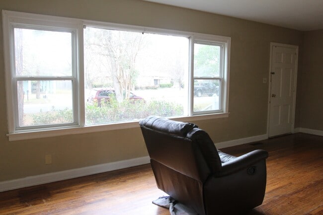 Building Photo - 1114 10th Ave