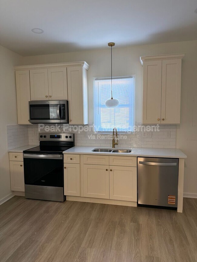 Foto del edificio - 3016 Parkwood Ave