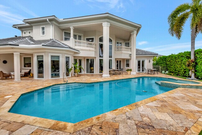 Building Photo - 250 Fan Palm Rd