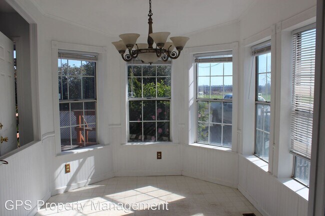 Building Photo - 2 br, 2 bath House - 15455 Moore Rd.