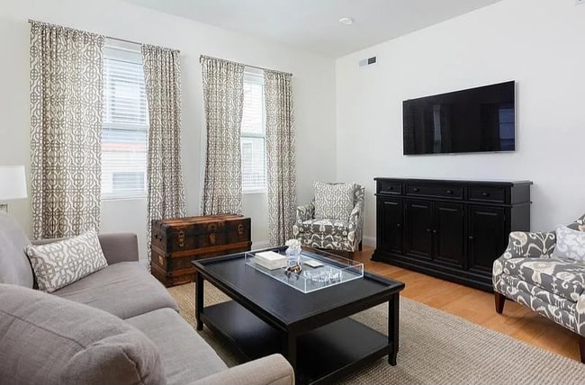 Building Photo - 170 W Broadway