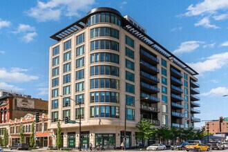 Building Photo - 1550 N Clark St