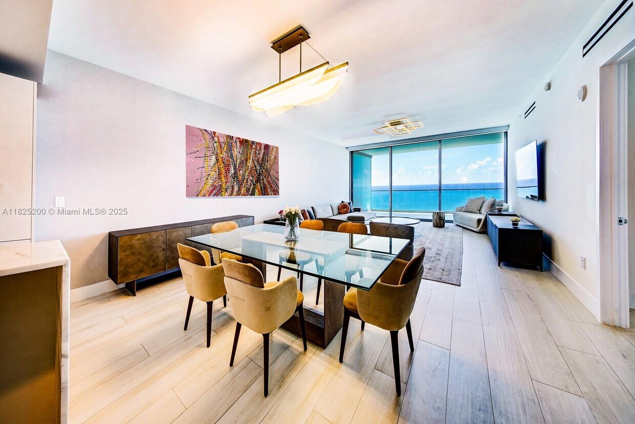 Primary Photo - 10203 Collins Ave