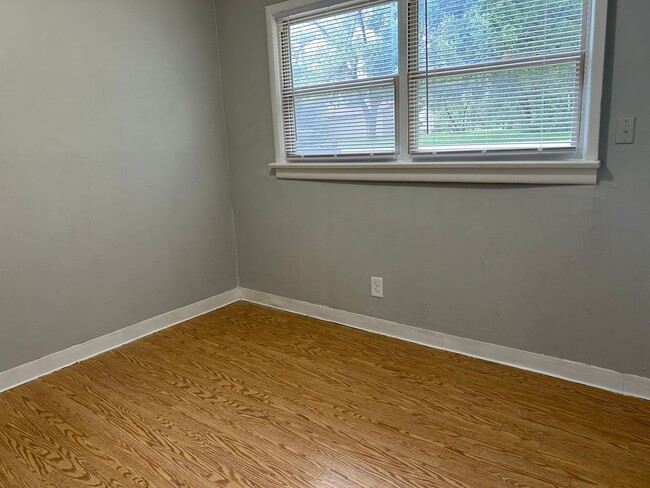 Building Photo - Myers408