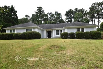 Building Photo - 3061 Lakecrest Dr