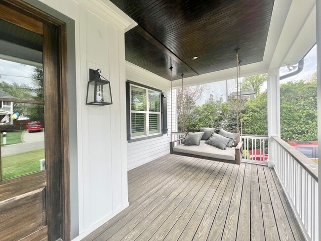 Building Photo - Stunning 5BD, 4.5BA Home in the Heart of R...