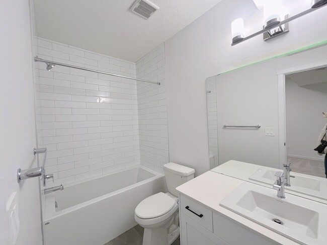 Building Photo - 3435-3169 169 St. SW