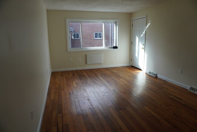 Building Photo - 21 Oxford Cir