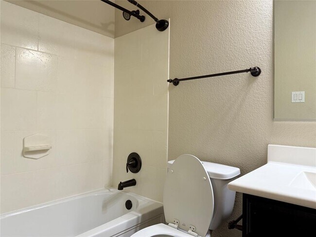 Foto del edificio - 1704 Tranquility Ln