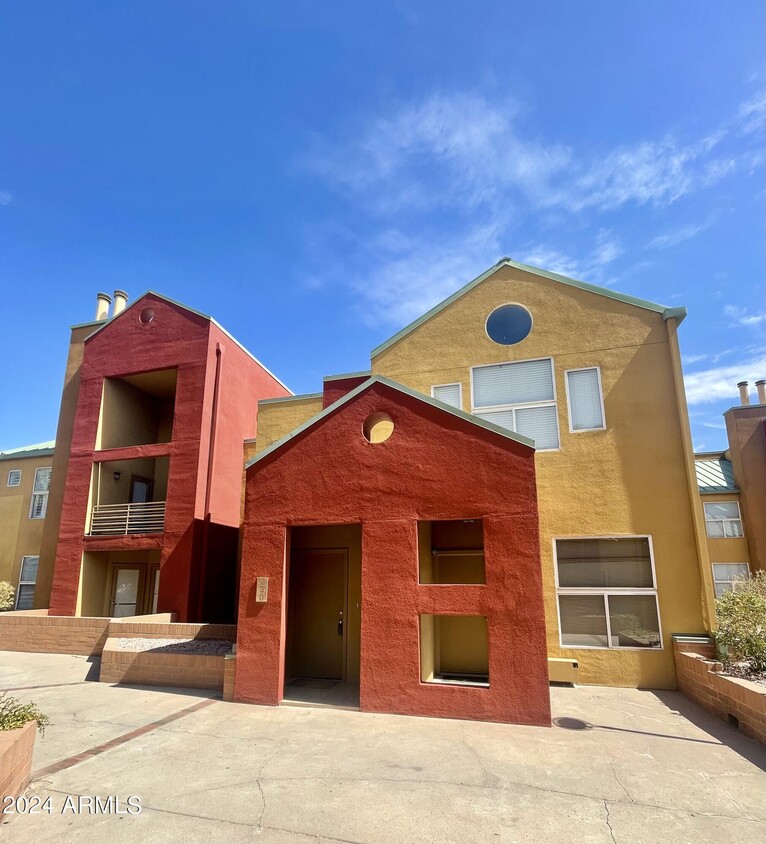 Primary Photo - 154 E 5th St