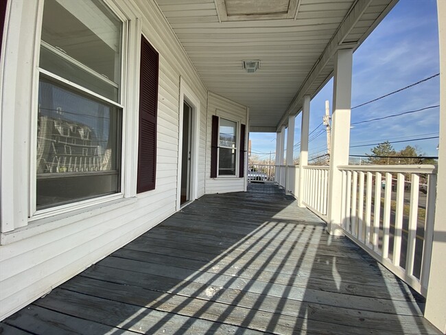 Building Photo - 63 Holten St