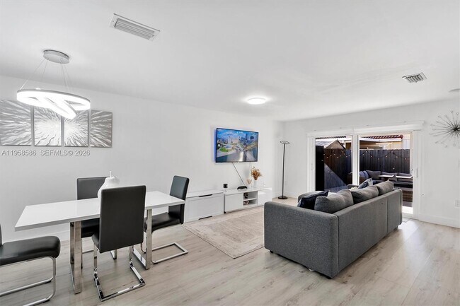 Foto del edificio - 342 NW 114th Ave