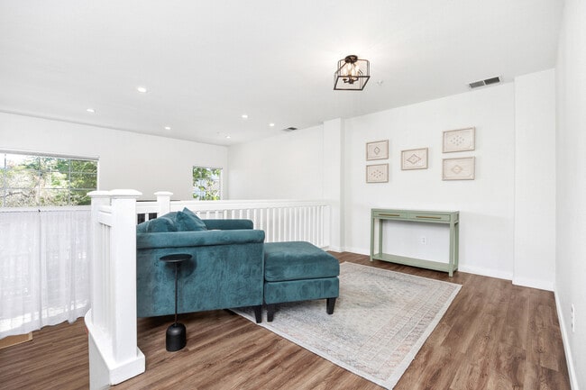 Foto del edificio - 10330 Wateridge Cir