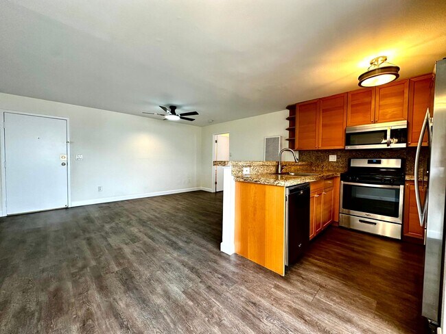 Building Photo - Gorgeous Remodeled 2 Beds + 2 Bath Condo i...