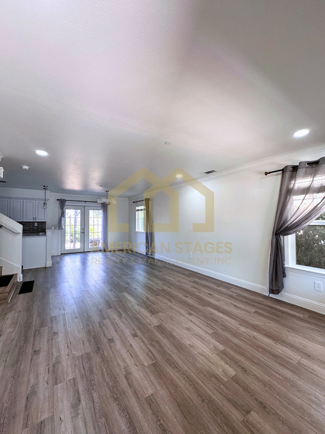 Building Photo - 1441 Crown Cir