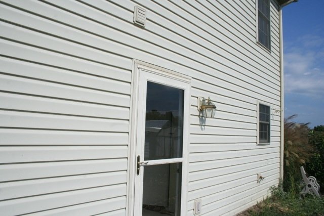 Foto del edificio - Charming 3-Bedroom End Unit Townhouse in B...