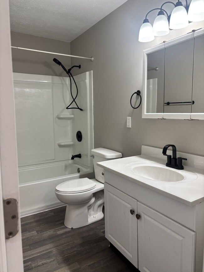 Large Full Updated Bathrooms - Dillsboro Townhomes