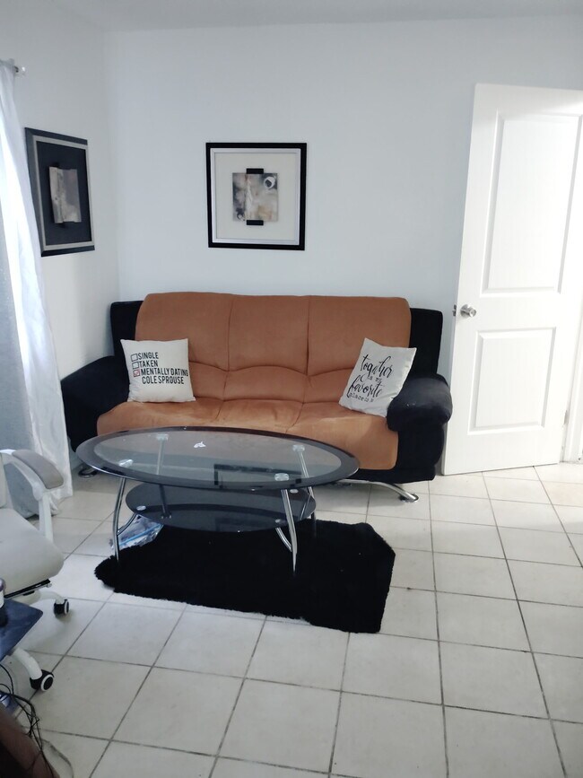 Foto del edificio - 704 E 121st Ave