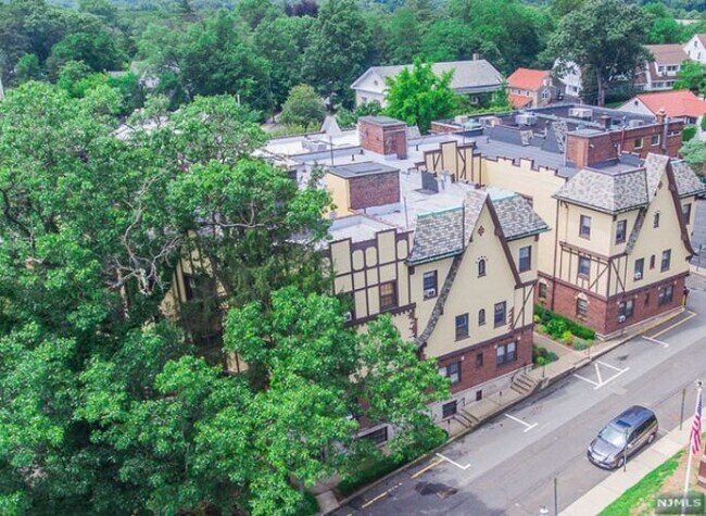 Building Photo - 29 Godwin Ave