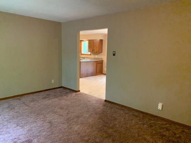 Foto del edificio - 9770-9772 Old Hwy 70 Duplex