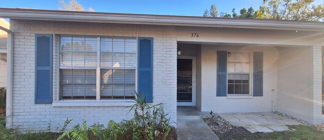 Front - 376 Estero Ct